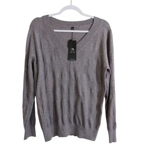 Arach & Cloz Long Sleeve V-Neck Sweater- M